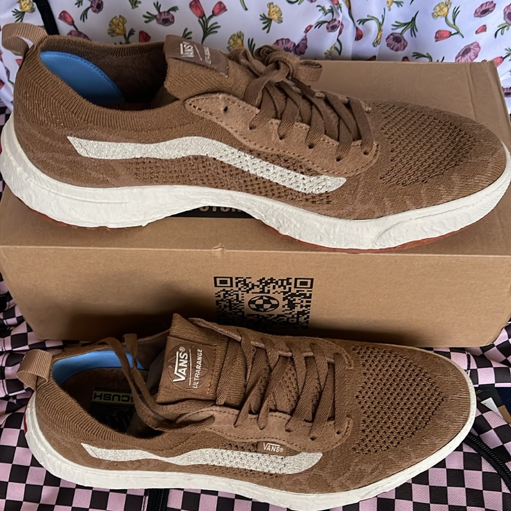 Vans Men’s Ultrarange Vr3
Chipmunk
VN0A4BXBGWT
Sneakers - Picture 3 of 16